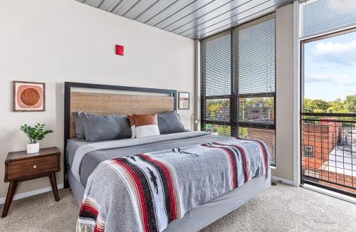 Old West Side Apartment | 3 Modern 2BR Apts Near Kerrytown w Parking & Gym