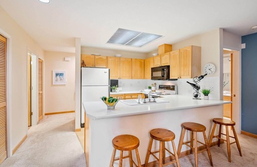 Blackcomb Ski Chalet | 31GlenEagle Cozy Townhome | 2 Bedroom 2 Bathroom, GlenEagle Townhome Whistler, Golf/Ski community