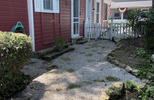 Lakeside Cottage | 325 Sycamore Charming two bedroom cottage in Lakeside!