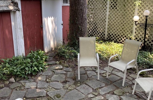 Lakeside Cottage | 325 Sycamore Charming two bedroom cottage in Lakeside!