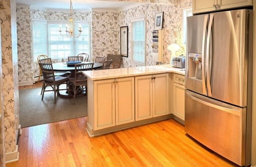 Lakeside Cottage | 328 Cherry Close Walk to Downtown and Pool