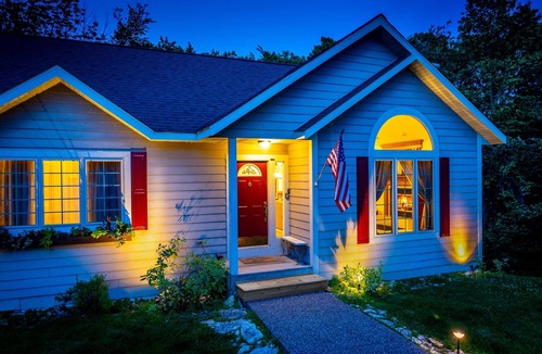 The Galena Territory House | 3bd/3.5ba, Bright & Spacious, Fab Screened Porch, Fireplace