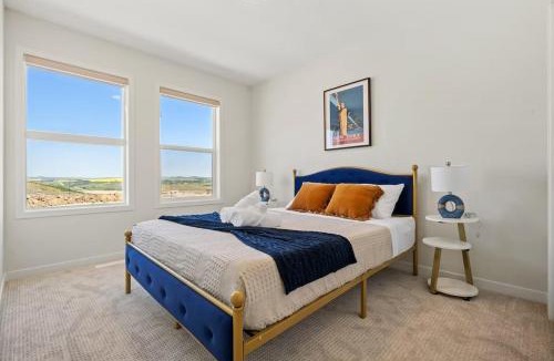 Calgary House | 4-Bedroom Detached Home with AC and Close to Calgary Airport