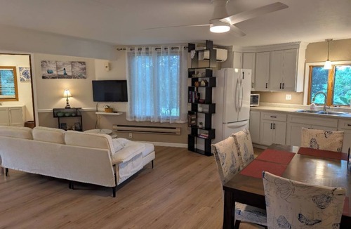 Homerville House | 4-bedroom geodome in beautiful Burbank with AC comfort