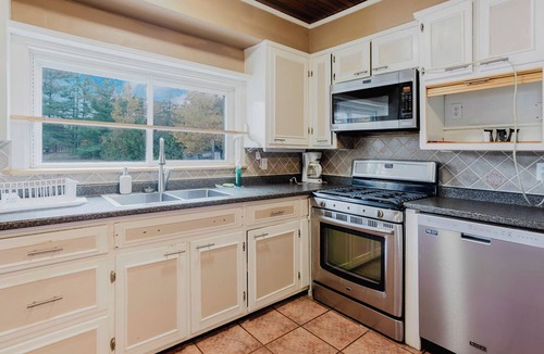 Gravenhurst Cottage | 4 Bedroom Main Cottage XIV: PL