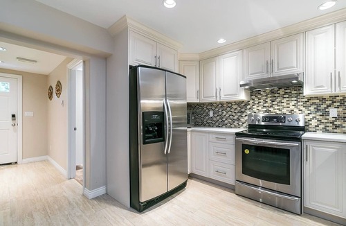 Port Moody House | 4-Beds Guest Suite: Comfort, Convenience and Nature