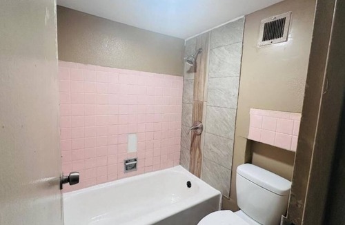 Fort Wayne Hotel | 4 Bright Queen Rooms Perfect for Exploring Fort Wayne Sites