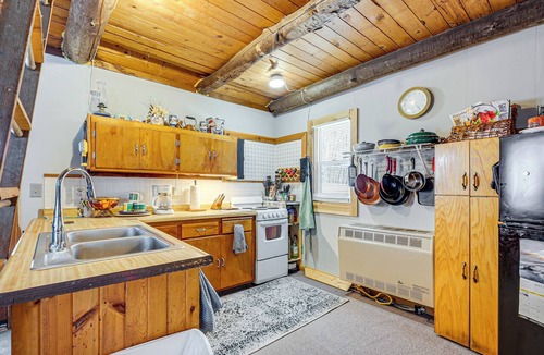 Iron River Cabin | 4 Mi to Ski Brule: Cozy Cabin w/Screened-In Porch