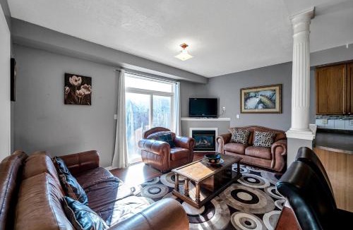 Ajax House | 4 TVs, Sports Movie Channels, King Bed, And More