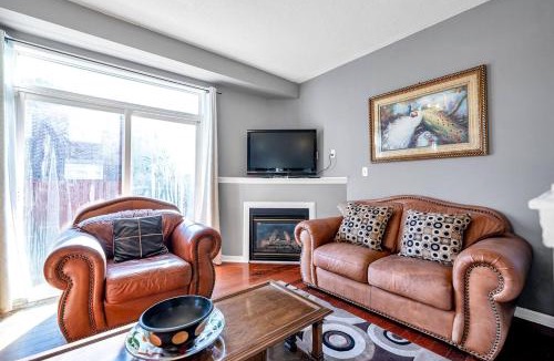 Ajax House | 4 TVs, Sports Movie Channels, King Bed, And More
