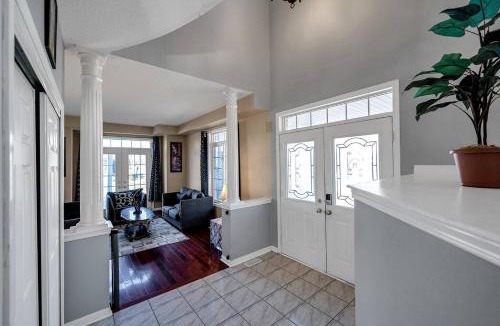 Ajax House | 4 TVs, Sports Movie Channels, King Bed, And More