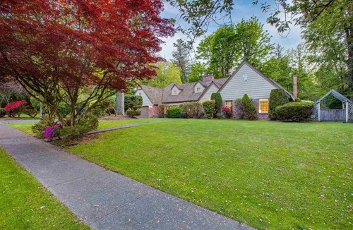 Surrey House | $40 PRIVATE ROOM