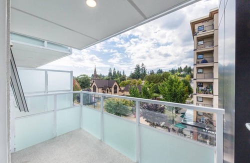 Sappertown Condo | 408 E Columbia – 3 Bedroom with Balcony - Pet Friendly