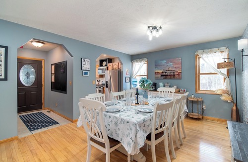 Chautauqua House | 4BR Paradise with Pool & Fire Pits Chautauqua Lake region.
