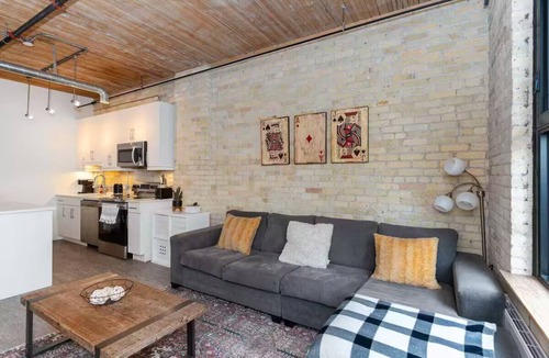 Winnipeg Condo | 4th Floor Loft in the Heart of the Exchange District | 1 Bed | 1 Bath |