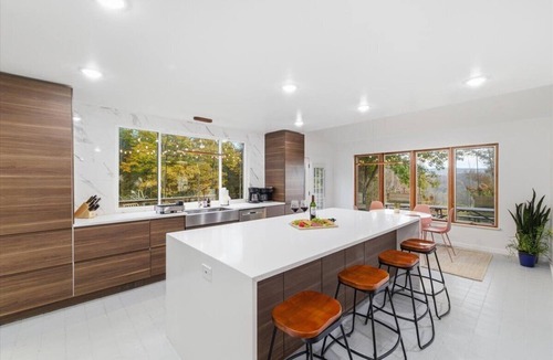 Factoryville House | 5-Acre Luxe Ski Lodge Sauna, Hot Tub, Playground, Fire pit & Game Room
