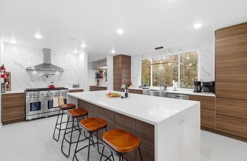 Factoryville House | 5-Acre Luxe Ski Lodge Sauna, Hot Tub, Playground, Fire pit & Game Room