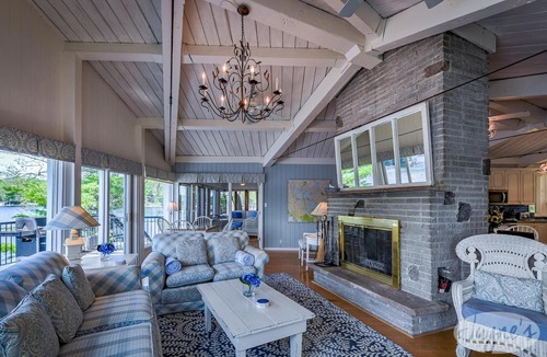 Torrance Cottage | 5 bdrm plus 2 bdrm bunkie, hot tub, dock, boathouse with sundeck and sunsets!
