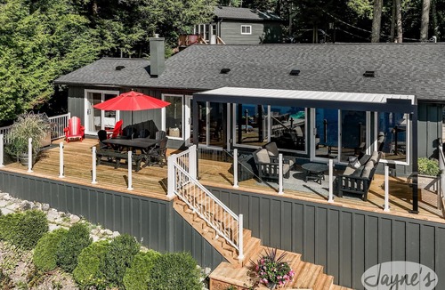 Bala Cottage | 5 bed 3 bath, Newly Renovated! Moon River All day sun! Hot Tub! Sandy Beach!