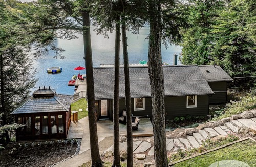 Bala Cottage | 5 bed 3 bath, Newly Renovated! Moon River All day sun! Hot Tub! Sandy Beach!