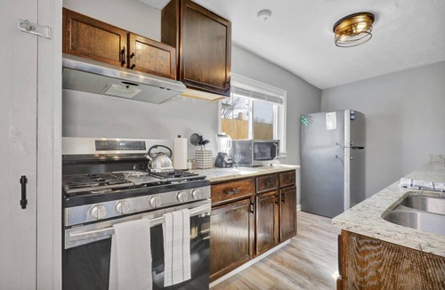 Lansing House | 5 Bedroom 7 Beds Cozy and Spacious Home