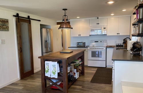 Cassopolis Cottage | 5 Bedroom Diamond Lake getaway!
