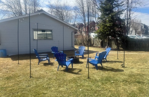 Sylvan Lake House | 5 bedroom full house just steps to the Exciting Lakeshore Drive!