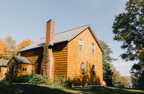 Au Train House | 5 bedroom pet friendly lake view cabin