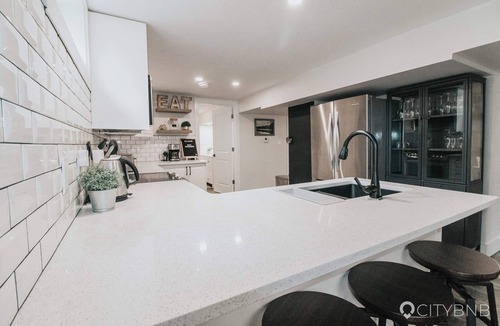 Jasper Place House | 5 min from WEM. 2 Bedroom Suite.