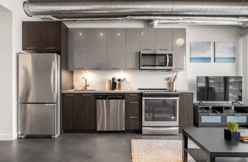 East Village Apartment | 5 min to Stampede | 2BR |AC |Near Frt Calgary