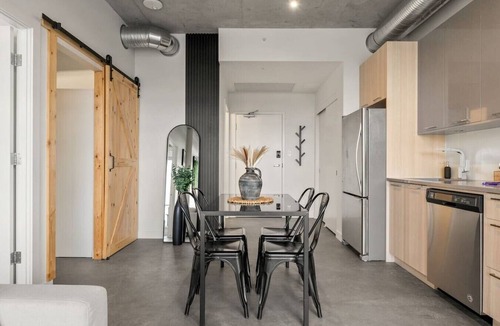 East Village Apartment | 5 min to Stampede | 2BR | AC | UG Parking
