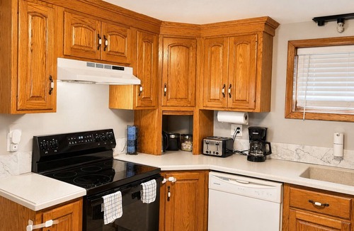 Berkeley Springs House | 5-Min Walk Downtown +Fireplace + Office