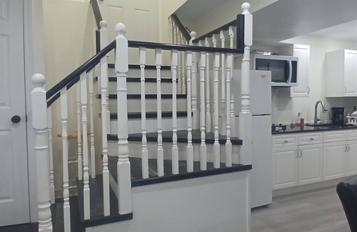Ajax House | 5 minutes to Lake Ontario! Cozy Family-Friendly Private Apartment