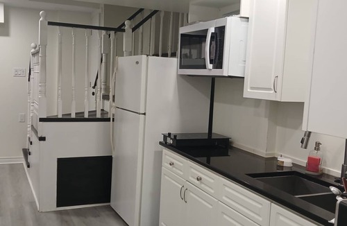 Ajax House | 5 minutes to Lake Ontario! Cozy Family-Friendly Private Apartment