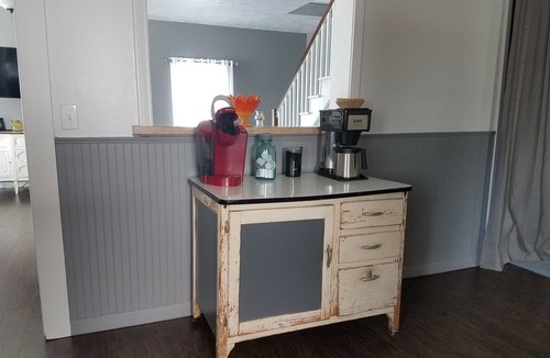 Clymer House | 5 minutes to Peek n Peak, ON SITE PRIVATE HOT TUB, Large private yard