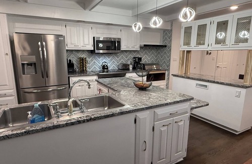Stillwater House | 50% OFF SUMMER BY TRACK🏇TOWN🌃WATERFRONT 8 BEDS🏡HEATED POOL🏊‍♀️SAUNA🧖NEW DECK🌊 FISH🐟
