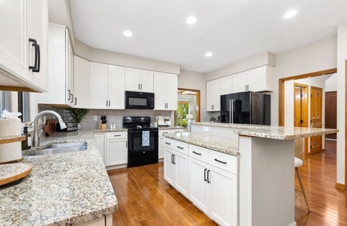 Dublin House | 5BR Dublin Home with Garage Ideal for Long Stays