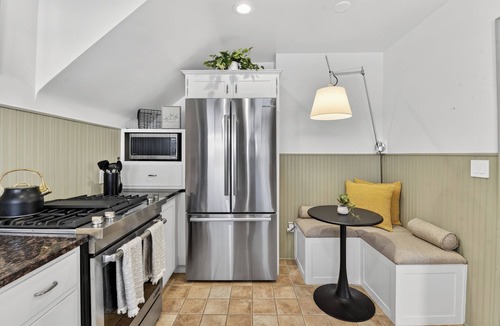 Ottawa House | 5BR Toledo Retreat, Hot Tub, Sauna, Sleeps 14