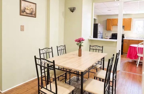 Niagara Falls Apartment | 7-9 mins to Historic Niagara Falls. Main floor, Minimum stays 30 days