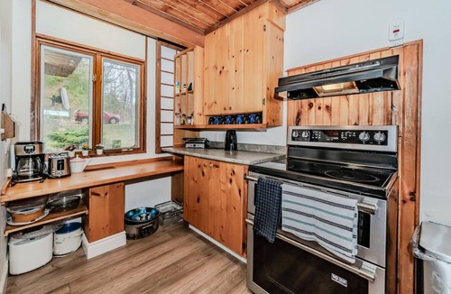 Muskoka Lakes House | 7-Bedroom Bala Lakefront Retreat, Pets ok
