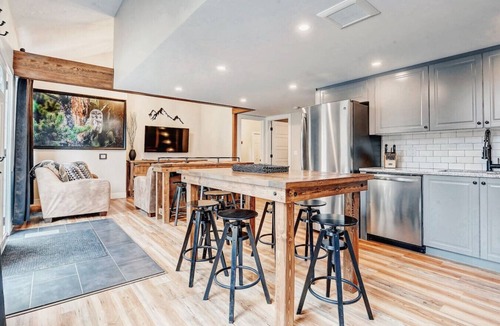 Canmore Villa | 7-Bedroom Townhome with Pool & Banff Passes
