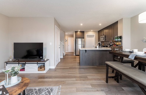 Leduc House | "A Darlin Escape "Terrific 3-bedroom house in charming Leduc for your getaway