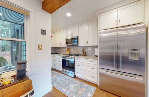 Craneridge Apartment | A delightful apartment nestled near Kissing Bridge and Sprague Brook Park