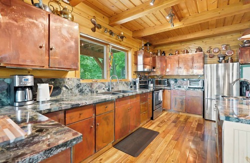 Torrance Cottage | A lakeside retreat along the shores of Clear Lake