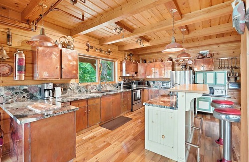 Torrance Cottage | A lakeside retreat along the shores of Clear Lake