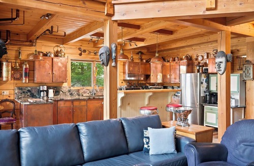 Torrance Cottage | A lakeside retreat along the shores of Clear Lake