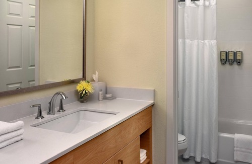 Westlake Hotel | A Place You'll Surely Enjoy! 4 Family-friendly Units & Parking