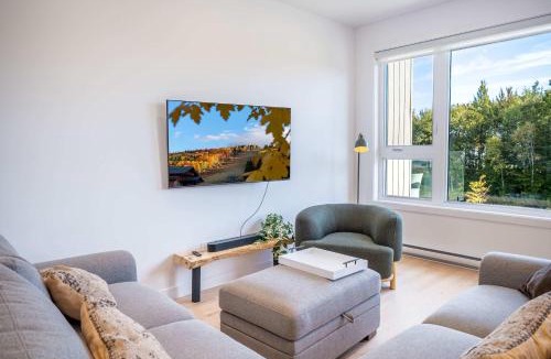 Beaupre Ski Chalet | Absolute Comfort with Spa & Game Room - Base Camp