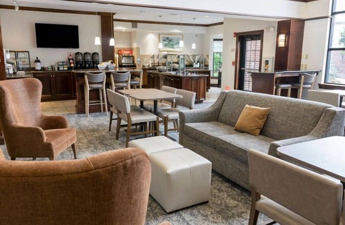 Stow Apartment | Accessible 1BR Suite w/Complimentary Breakfast