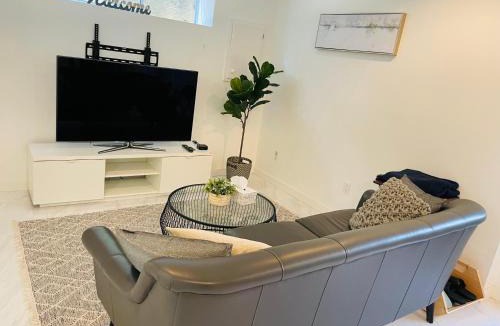 Fraserview Apartment | Adorable 2-Bedroom Basement in Vancouver
